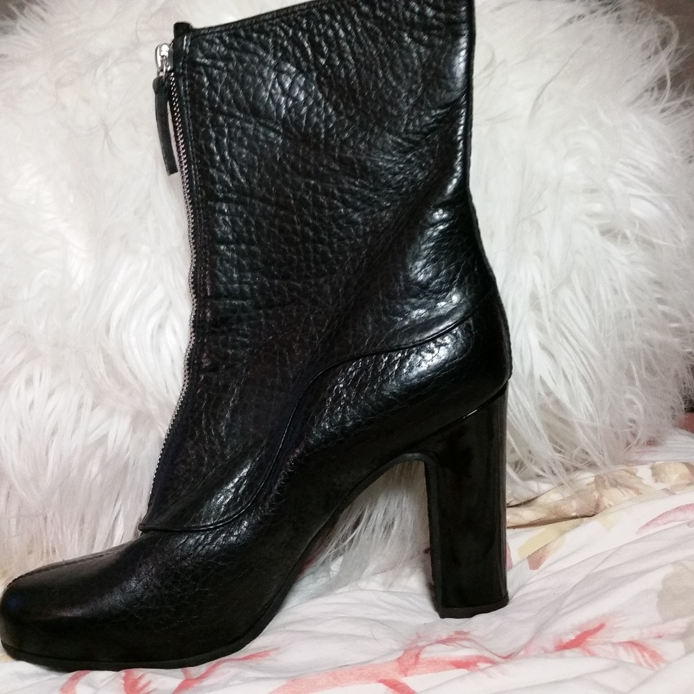 TAPEET HEELED BOOTS BLACK